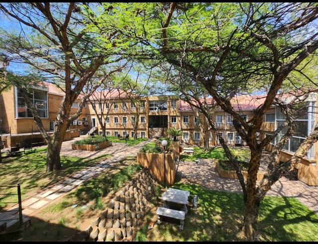 679M² RETAIL TO LET IN HALFWAY GARDENS